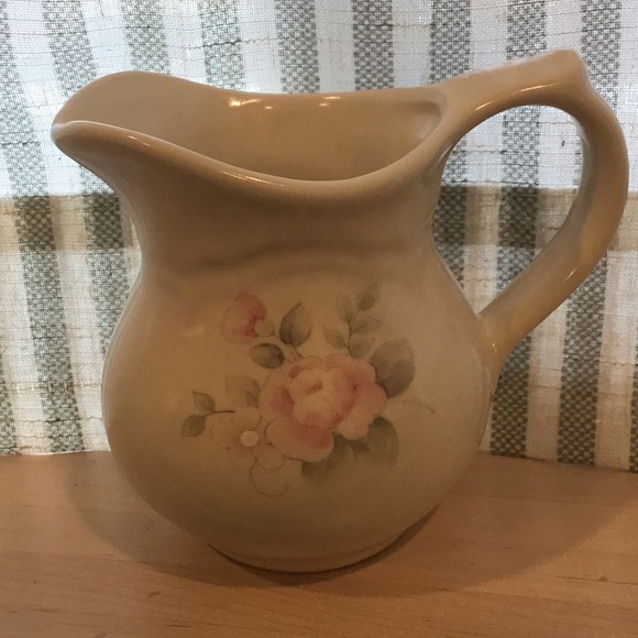 Pfaltzgraff pitcher Tea Rose pattern on  ivory 4 1/2 inches tall. Creamer/ gravy - Picture 3 of 8